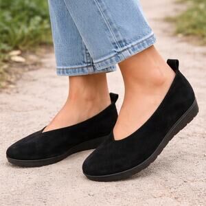 Eileen Fisher SZ 8.5 Humor Wedge Ballet Flat in Black Suede Runs Small